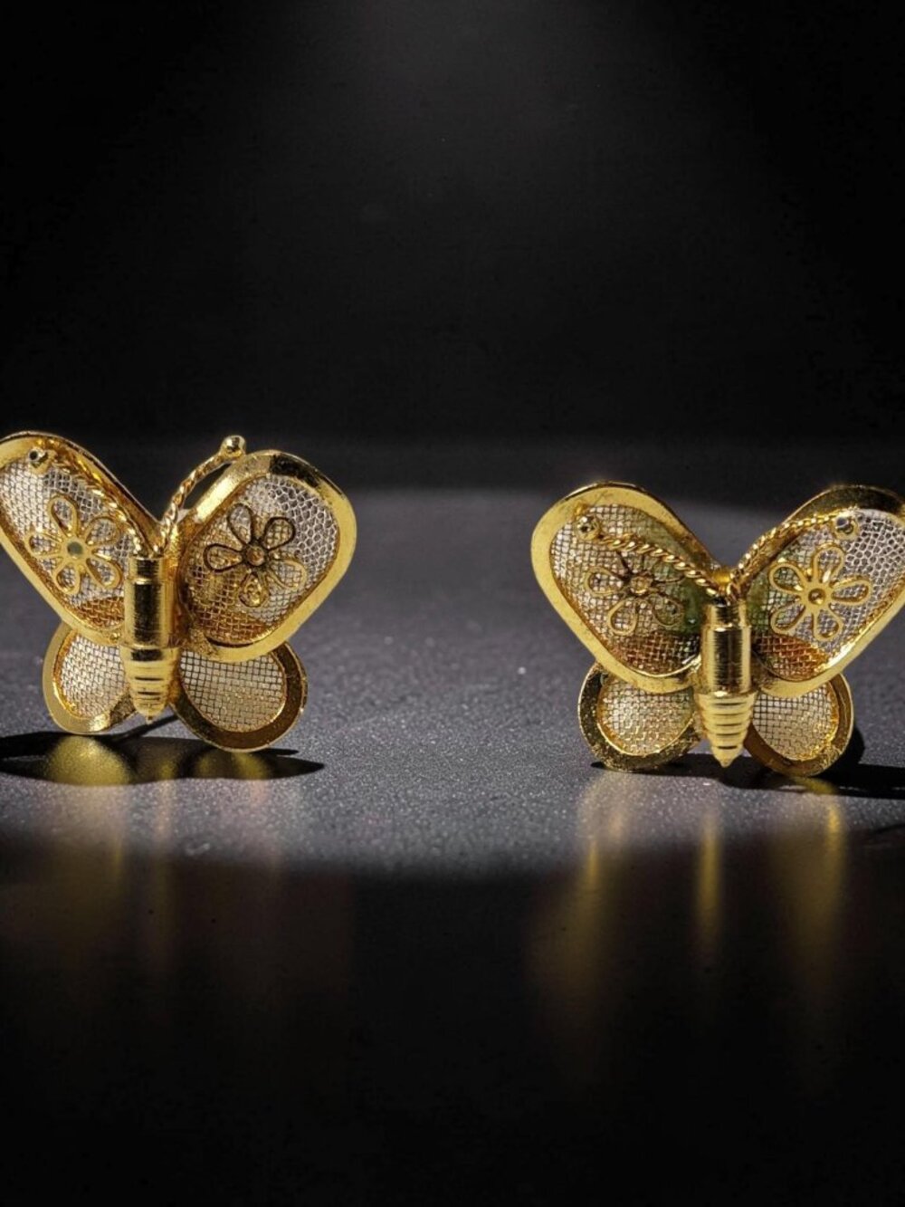 vintage gold tone open mesh butterfly w/floral design inside wings earrings